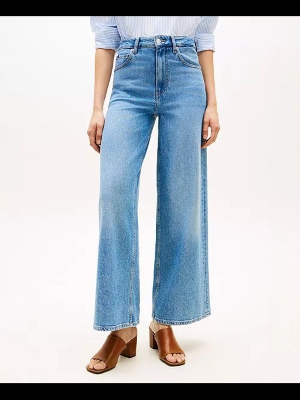 High-Waist Wide Leg Jeans in Light Blue